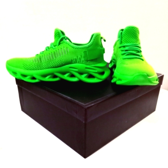 NWT NIB🎁FREE GIFT INCLUDED Sneakers Stretch Knit Upper Texture Rubber Outsole - Picture 2 of 10